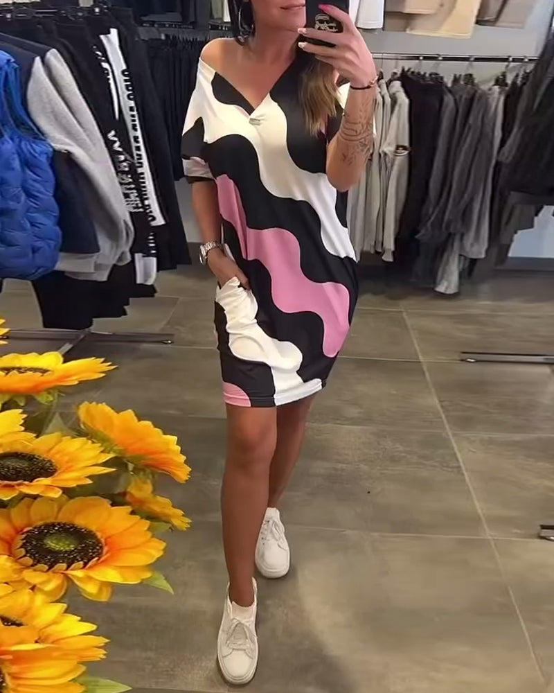 Karina | Jurk met golvenprint en V-hals