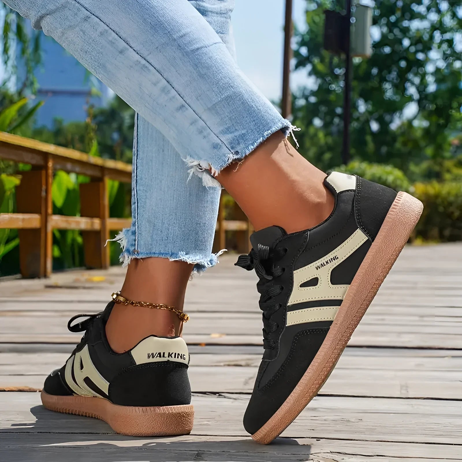 Oliwia – Klassieke Zwarte Sneakers