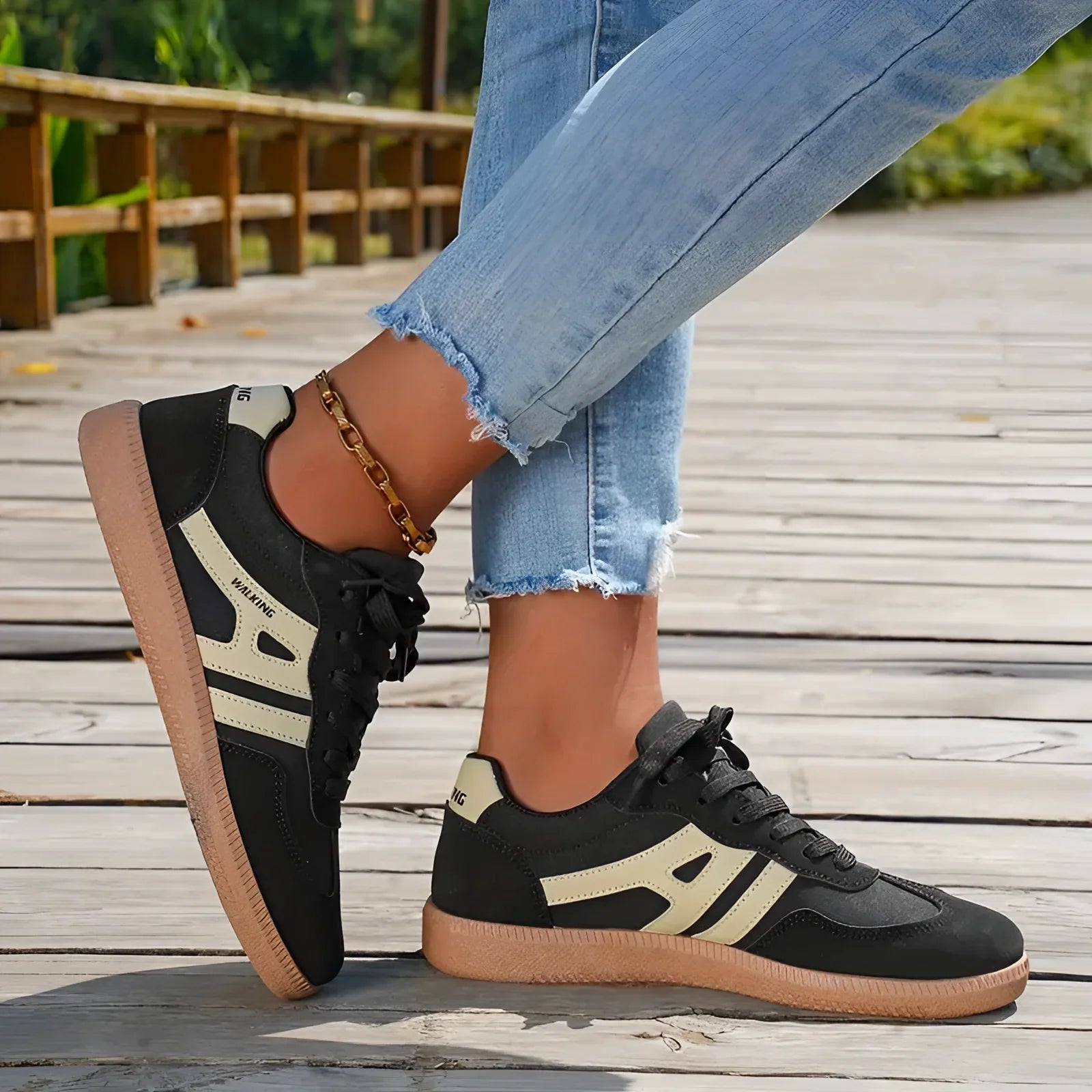 Oliwia – Klassieke Zwarte Sneakers