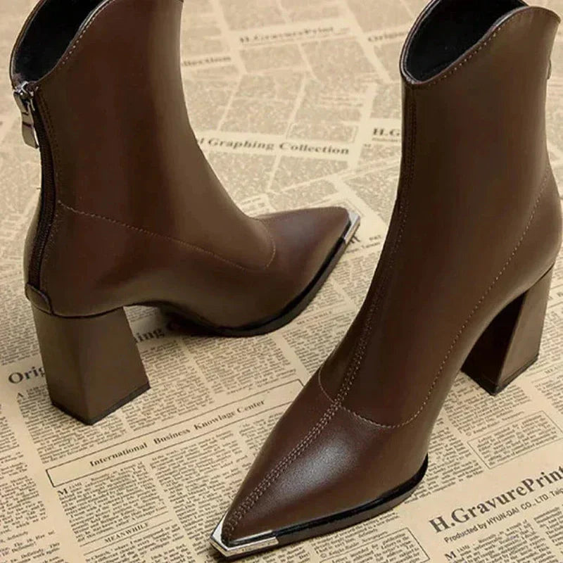 Hope - Elegante Chelsea boots voor vrouwen met glanzende punt