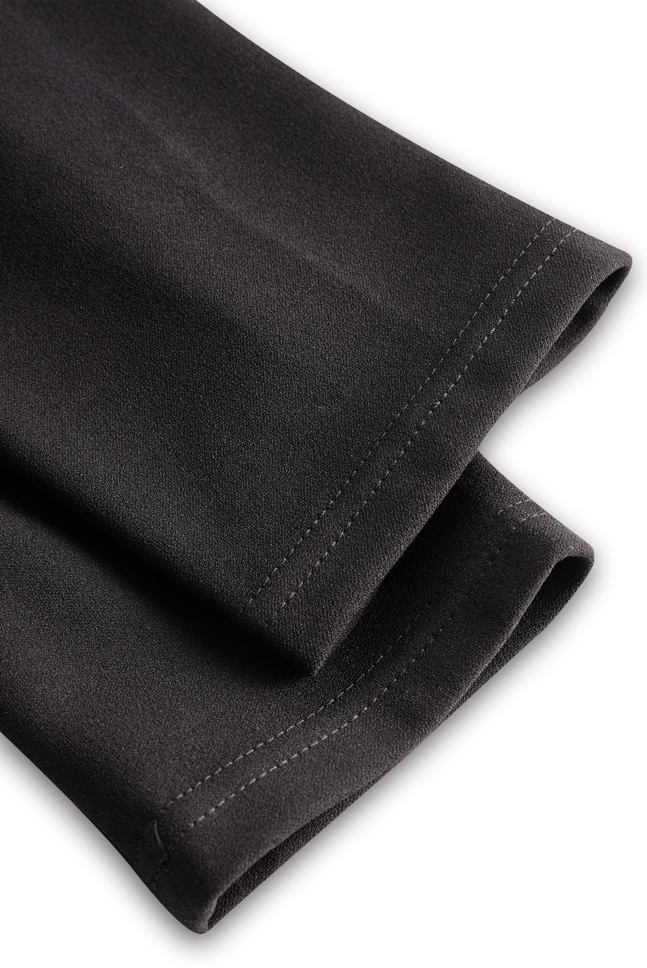 Verfijnde Zwarte Jurk met Ceintuur en Mandarin Kraag