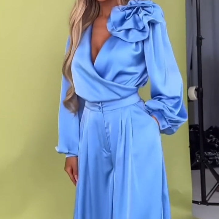 Witoria | Elegante satijnen set – lange mouwen wikkelshirt en brede broek