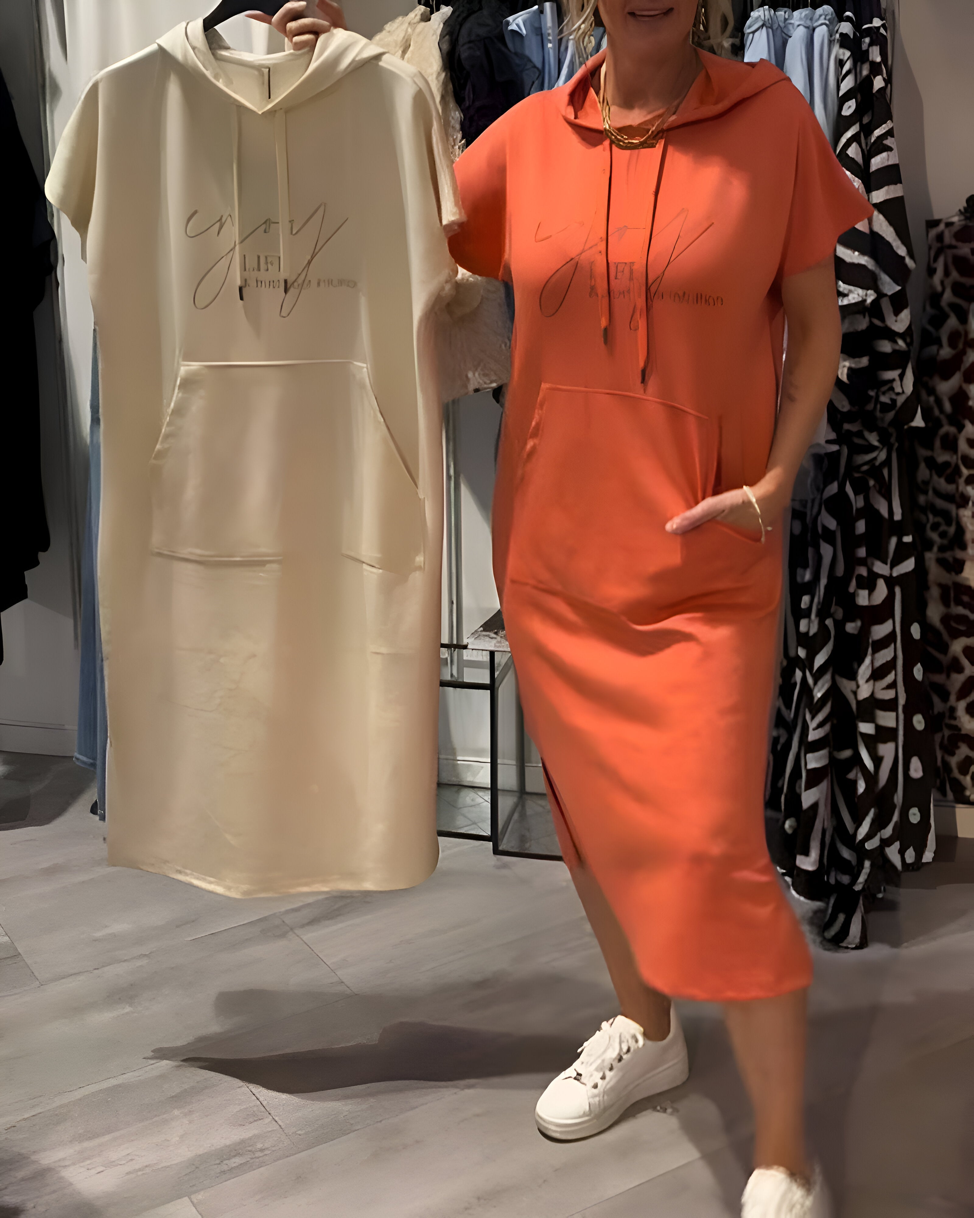 Saskia | Vrije jurk met capuchon