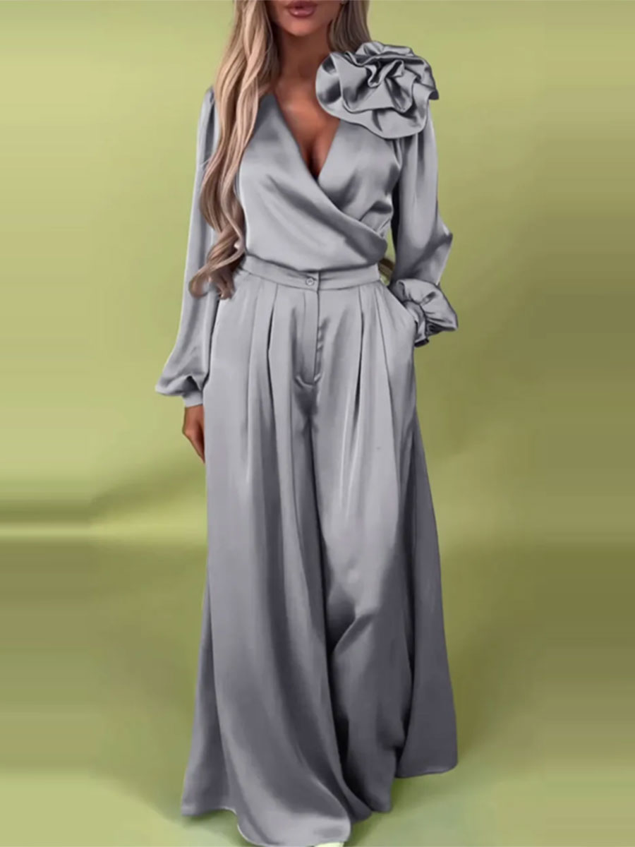 Witoria | Elegante satijnen set – lange mouwen wikkelshirt en brede broek