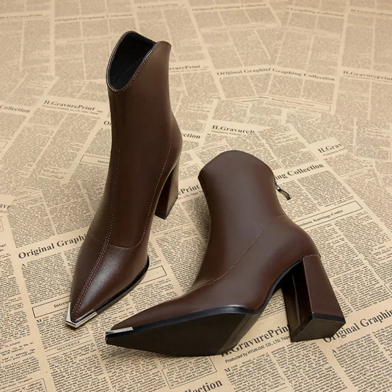 Hope - Elegante Chelsea boots voor vrouwen met glanzende punt