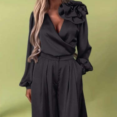 Witoria | Elegante satijnen set – lange mouwen wikkelshirt en brede broek