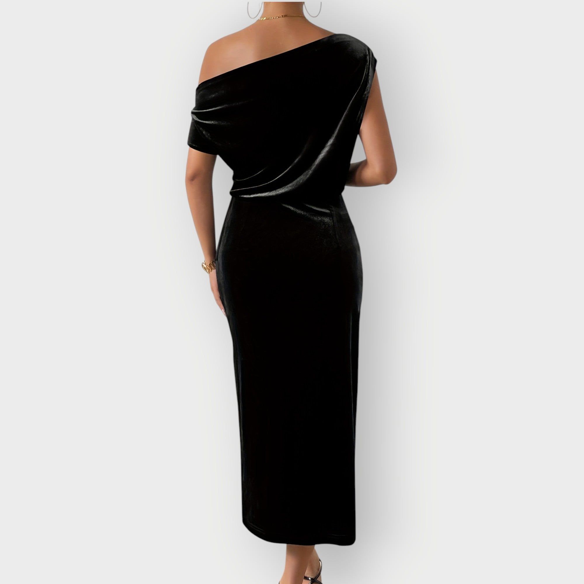 Grecia – Off-Shoulder Draped Velvet Midi Jurk