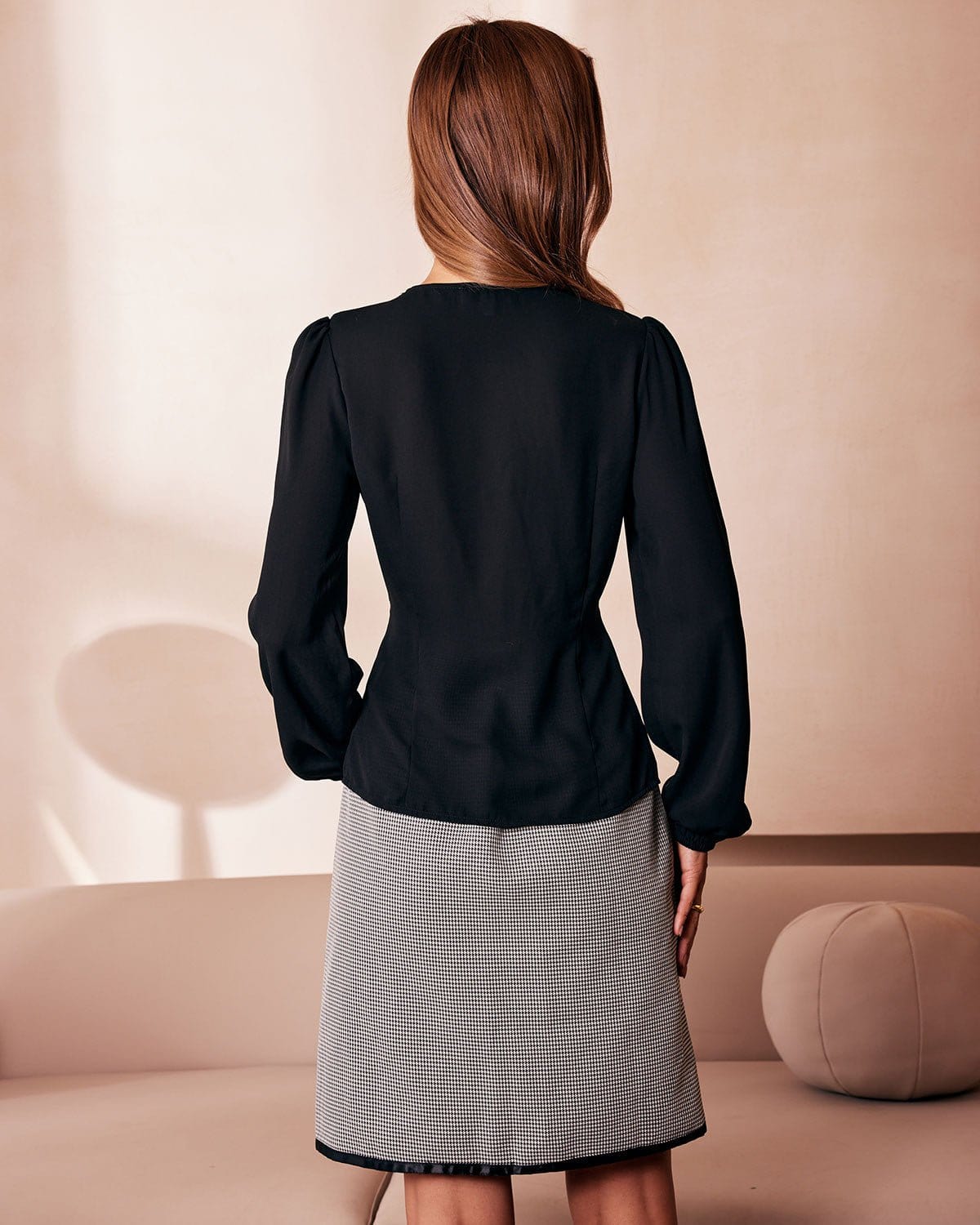 De Zwarte V-Hals Blouse met Kantafwerking